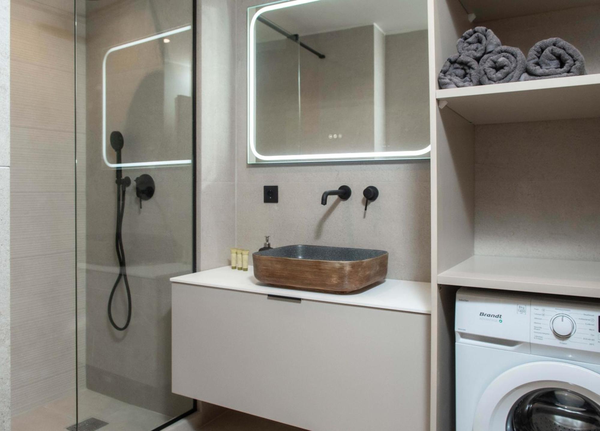Deluxe Spacious Apartment